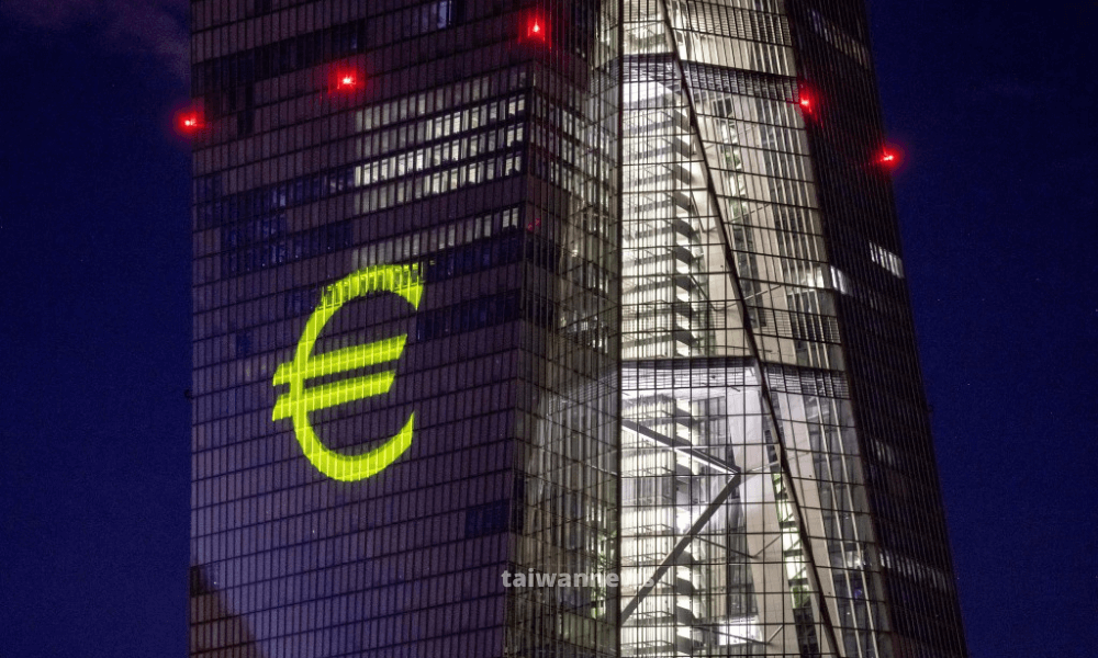 The euro has been weakened by the tensions in Ukraine, prompting a rush to safe havens